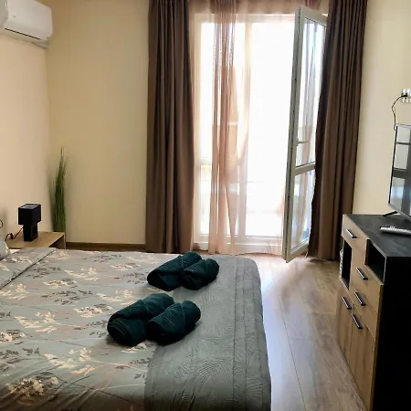 Luxury 1 Free Underground Secure Parking *