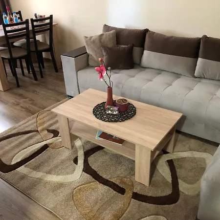 Luxury 1 Free Underground Secure Parking Apartment *