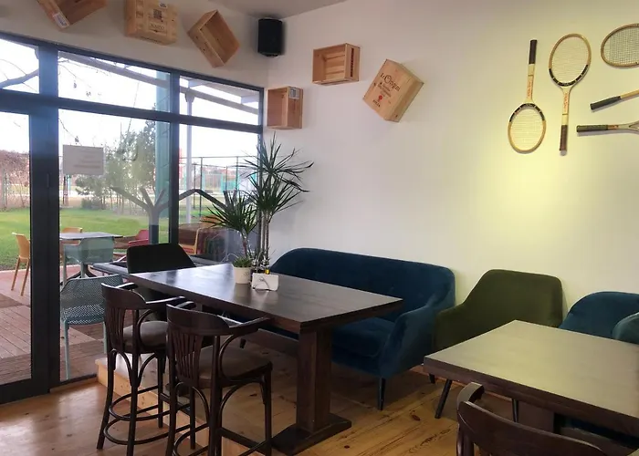 Luxury 1 Free Underground Secure Parking *